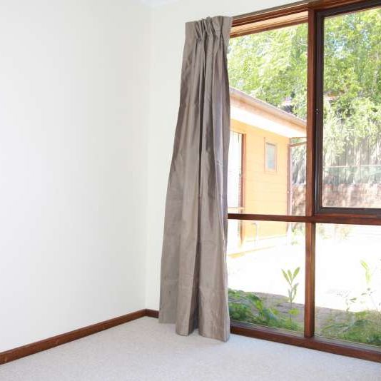 23 Rowe Place, Phillip ACT 2606 - Townhouse For Rent | Domain - Photo 1