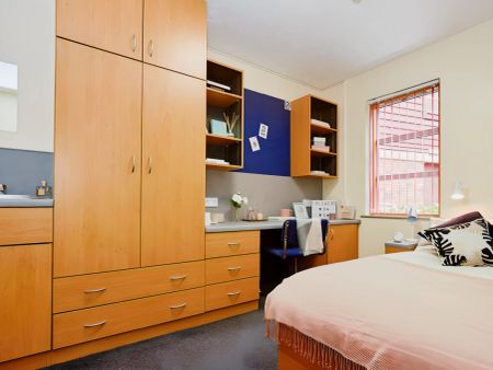 Deluxe Non En Suite (Truro Court) - Photo 3