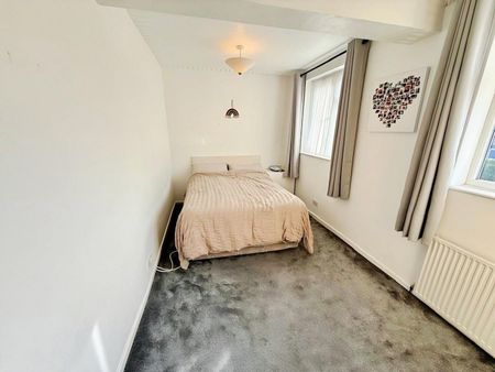 4 bedroom House To Let - Photo 5