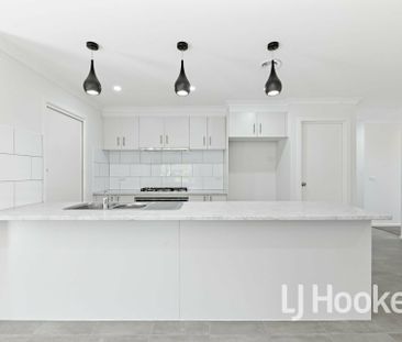 Spacious Family Home! - Photo 5