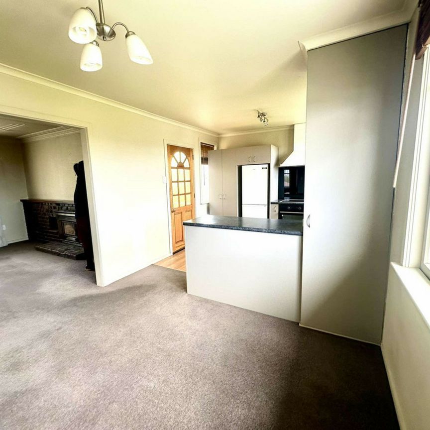 A tidy three bedroom home! - Photo 1
