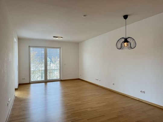 Moderne 2-Zimmer-Wohnung mit Balkon und Stellplatz in zentraler Lage - Foto 1