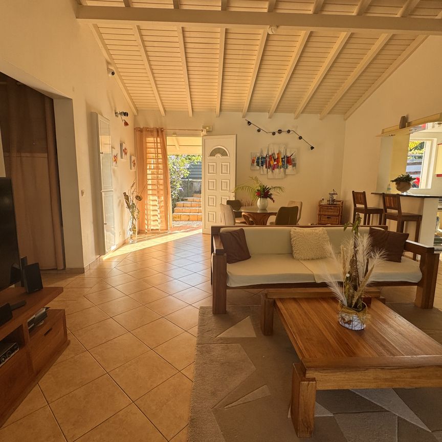 Location Maison 6 pièces 116m² PETIT BOURG 97170 - Photo 1