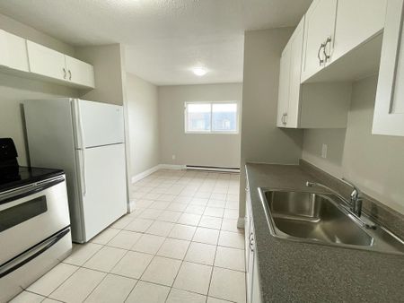 Boxwood Place Apts - PARKING SPACE, HEAT & WATER INCLUDED - Photo 2