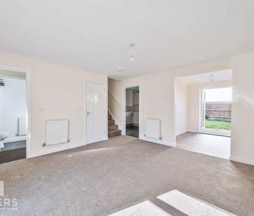 3 bedroom detached house to rent - Photo 2