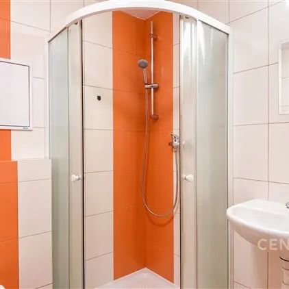 Velkorysý, světlý byt 1+kk s balkonem (44 m - Photo 1