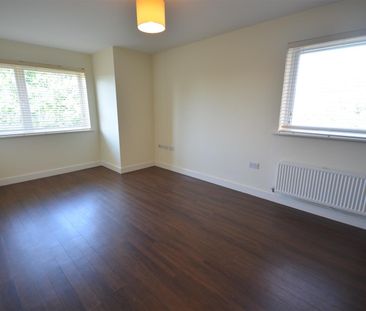 Dalmeny Way, Epsom, Surrey, KT18 7DD - Photo 2