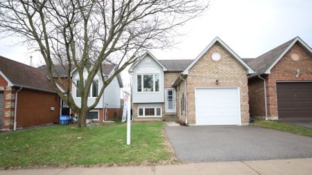 For Lease - 11 Fenwick Avenue, Clarington, Ontario - Photo 4