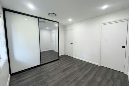 NEWLY RENOVATED FAMILY HOME - Photo 2