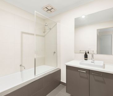 Minutes away from Donnybrook Station! - Photo 6