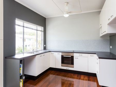 Light-Filled Family Home in Prime Salisbury Location - Photo 4