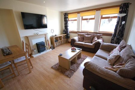 3 bedroom flat to rent - Photo 3