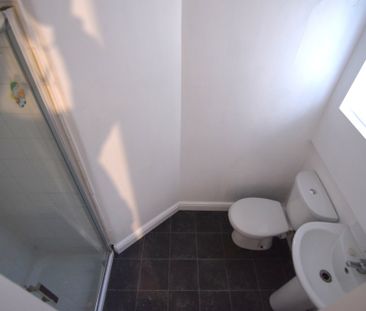 To Let 1 Bed Flat - Photo 5