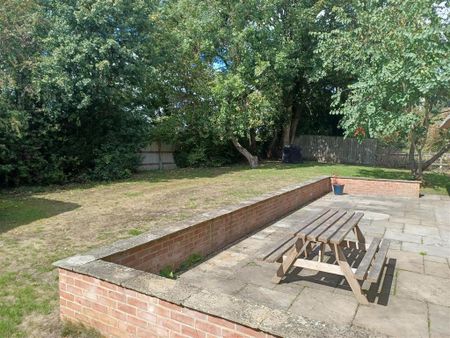 3 bedroom semi-detached house to rent - Photo 2