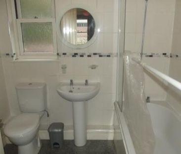 2 bedroom semi-detached house to rent - Photo 6