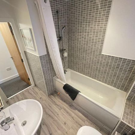 3 bedroom ground floor flat to rent - Photo 4