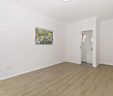 Four-bedroom house - Photo 2