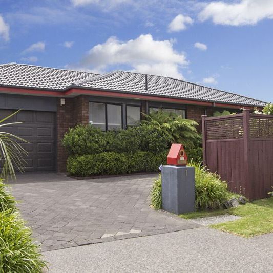 3 Bedroom House in Botany Downs - Photo 1