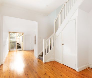 Charming 3-Bedroom Terrace in the Heart of Darlinghurst - Photo 3