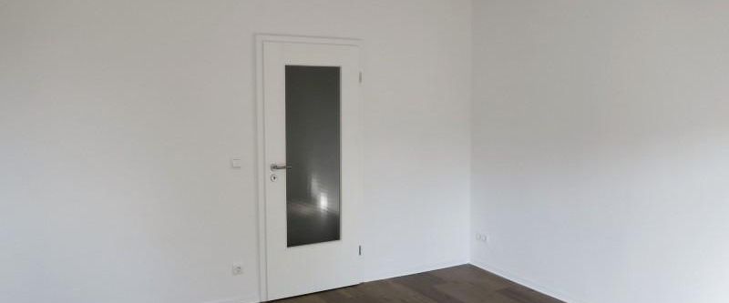 3 helle Räume // Gute Infrastruktur // Familienfreundlich // Balkon // Küche und Bad mit Fenster! - Foto 1