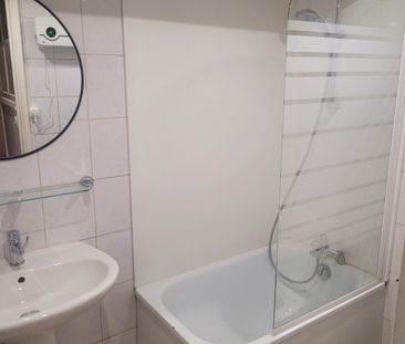 Au 1er étage sans ascenseur, un appartement comprenant: cuisine din... - Photo 4