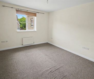 2 Bedroom Flat / Apartment to let - Photo 3