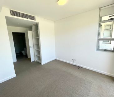 Luxury Lakeside Apartment - Photo 4