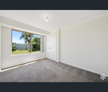 25 Sellafield Bend, Waikiki, WA 6169 - Photo 3
