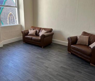 3 bedroom flat to rent - Photo 4