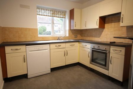 2 bedroom ground floor maisonette to rent - Photo 4