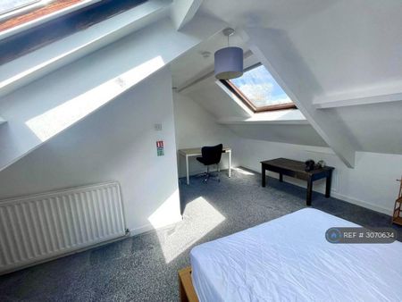4 bedroom terraced house to rent - Photo 3
