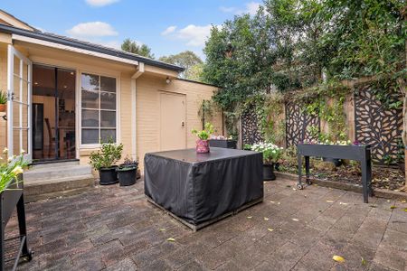 Unit 3/100 Windsor Crescent, Surrey Hills. - Photo 3