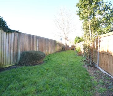 London Road, Ewell, Epsom, Surrey, KT17 2BU - Photo 4