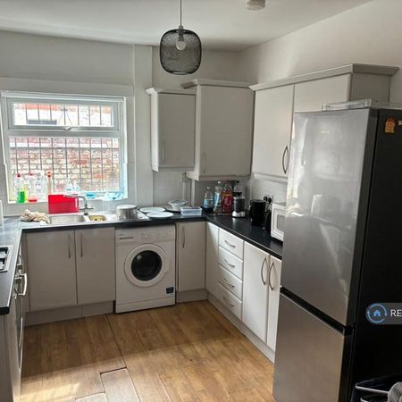 4 bedroom terraced house to rent - Photo 3