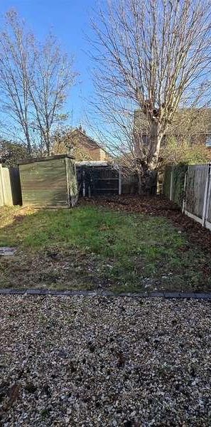 The Oval, Retford, DN22 - Photo 1