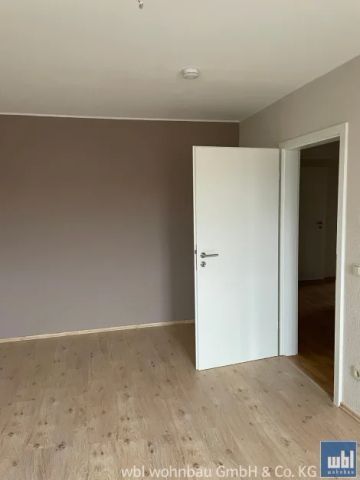 Jugendstilvilla: Erstbezug nach Modernisierung - Dachgeschoss-Wohnung mit Einbauküche und Wintergarten - Photo 3