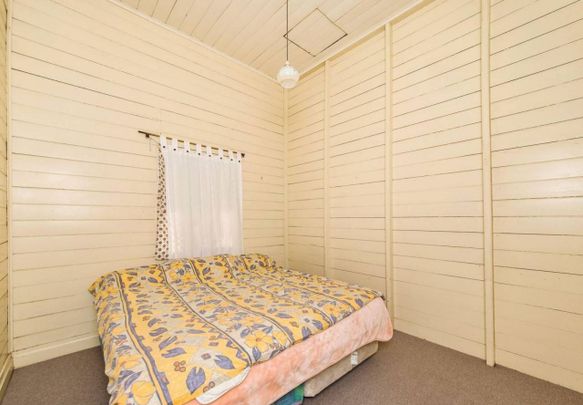 2 Bedroom + Sleep Out House Close to CBD. - Photo 1