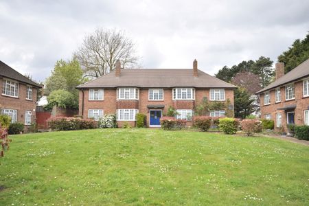 Flat to rent - Perry Street Gardens, Chislehurst, BR7 - Photo 4