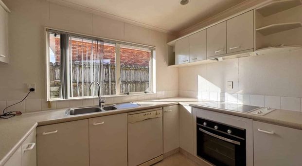 West Fairway, Brilliant location with new carp... - Photo 1