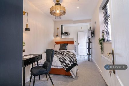 Studio to rent - Photo 2