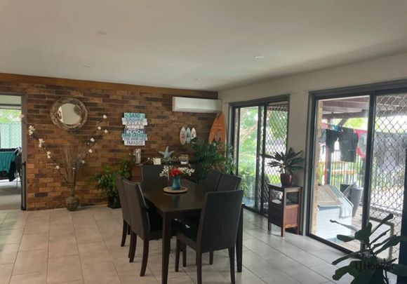 Currumbin Waters Gem - Including Jetty and Pool! - Photo 1