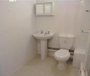 1 bedroom retirement property to rent - Photo 6