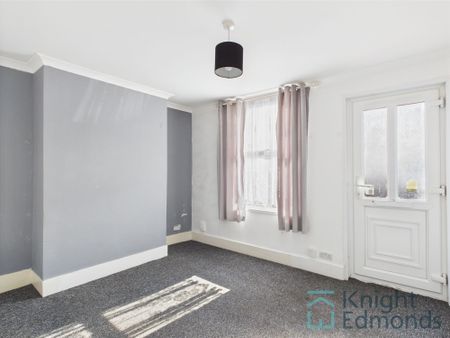 2 bed mid-terraced house to rent in Fox Street, Gillingham, ME7 - Photo 3