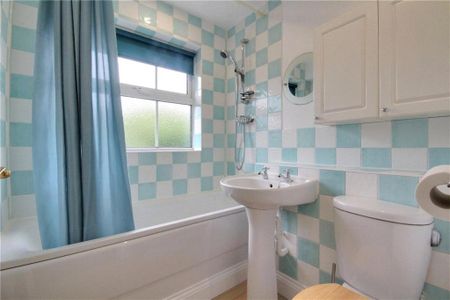 2 bedroom maisonette to rent - Photo 4