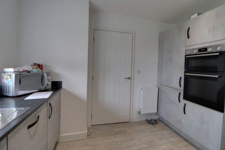 4 bedroom detached house to rent - Photo 5