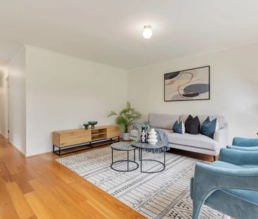 Cosy Family Home in a Prime Craigieburn Location - Photo 3