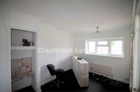 4 bedroom flat to rent - Photo 4