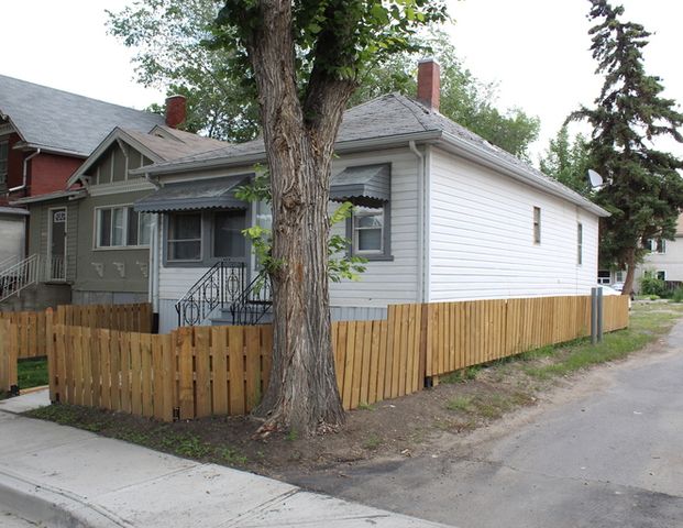 Saint John House | 1969 St John Street, Regina - Photo 1