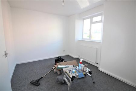 3 bedroom apartment to rent - Photo 3