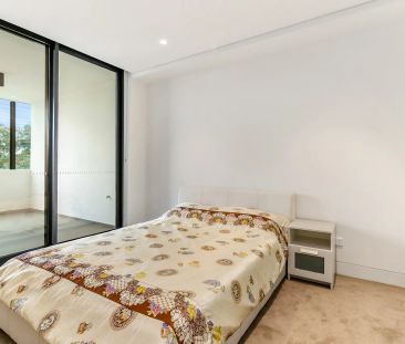 Luxury Living in the heart of Lindfield Village - Photo 3